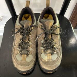 Columbia hiking shoes